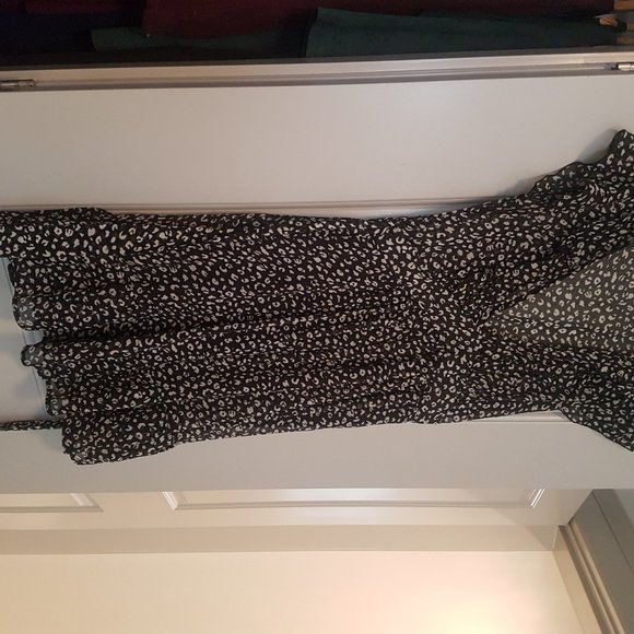 Feminine dress - Picture 2 of 2